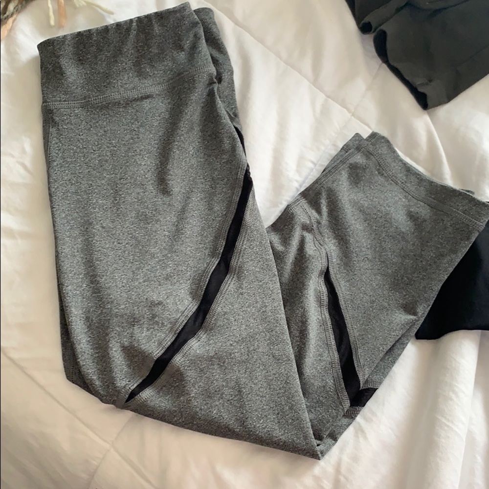 Cropped Aeropostale athletic leggings
